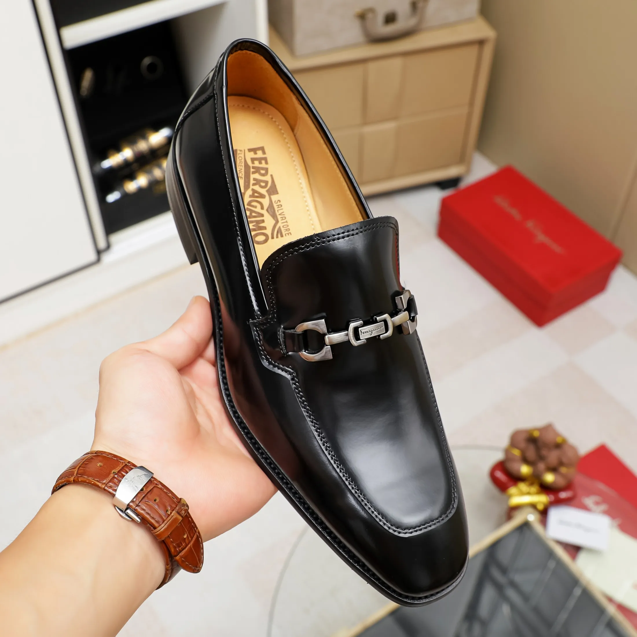 Men's shoes💰460🕷🕷[Ferragamo] Ferragamo's top men's business leather shoes💯Original copy of the official website, the upper is made of imported official website 1:1 material🍁Italian embossed cowhide🇮🇹Imported water-dyed leather lining. It’s definitely not made with ordinary craftsmanship, it’s the model used by celebrities! The factory’s craftsmanship is designed to create the most perfect shoes for trendy men! Code number 38-44 (45.46 customized) 3 colors, large quantities in stock